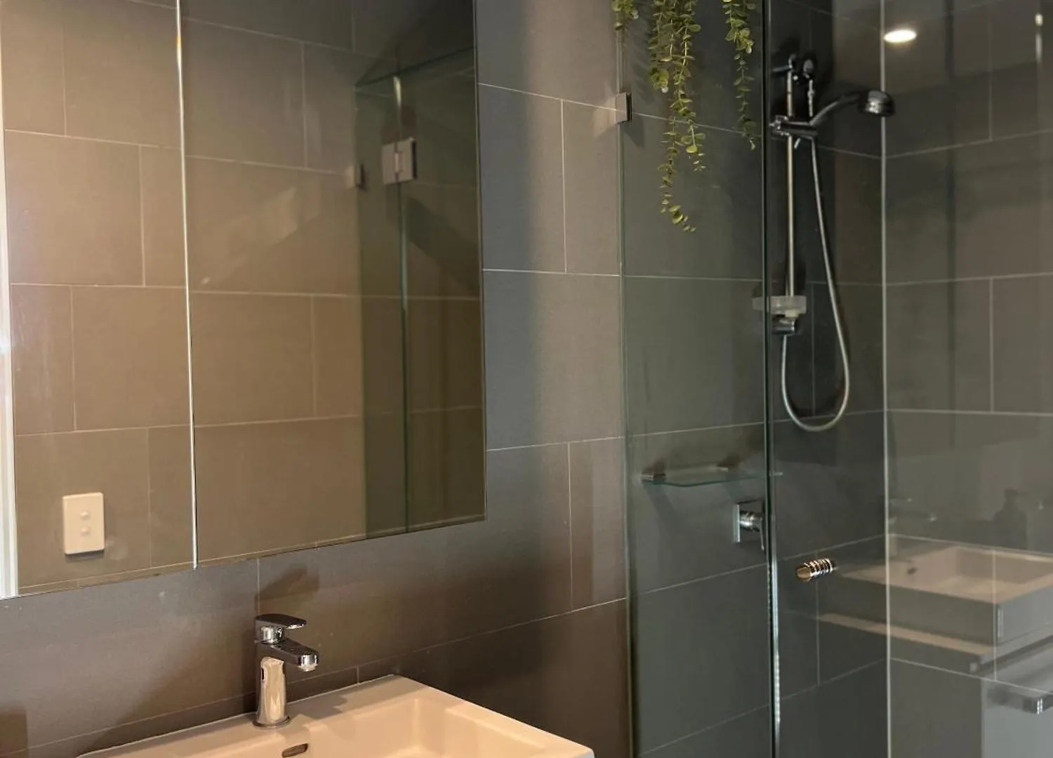 Spacious 2Bed 2Bath Apartment With City Views Brisbane Australia
