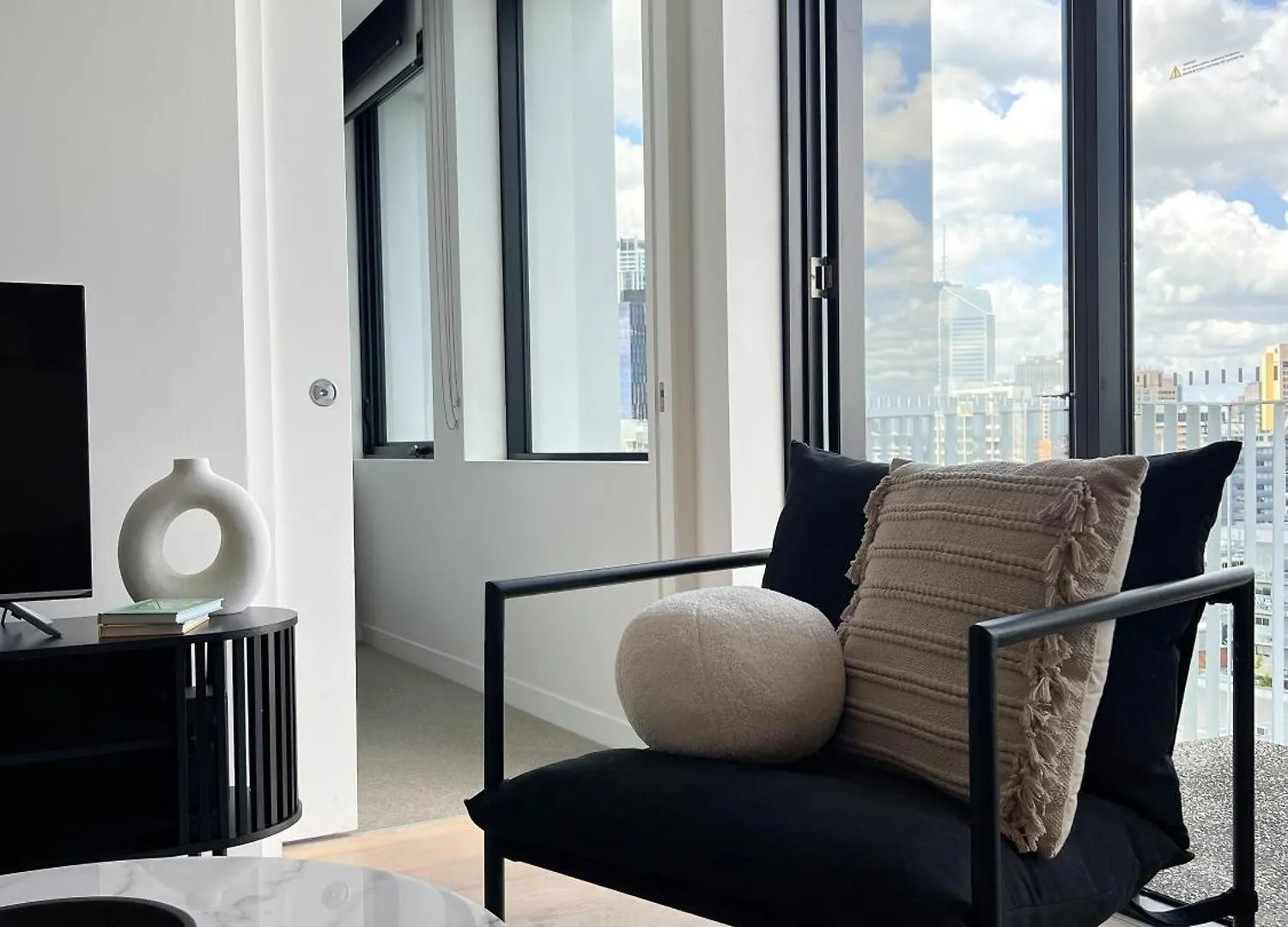 Spacious 2Bed 2Bath Apartment With City Views Brisbane