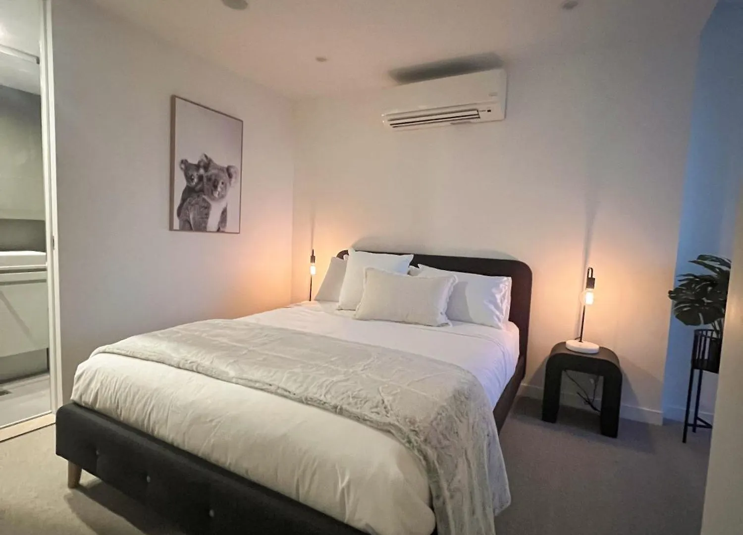 Spacious 2Bed 2Bath Apartment With City Views Brisbane