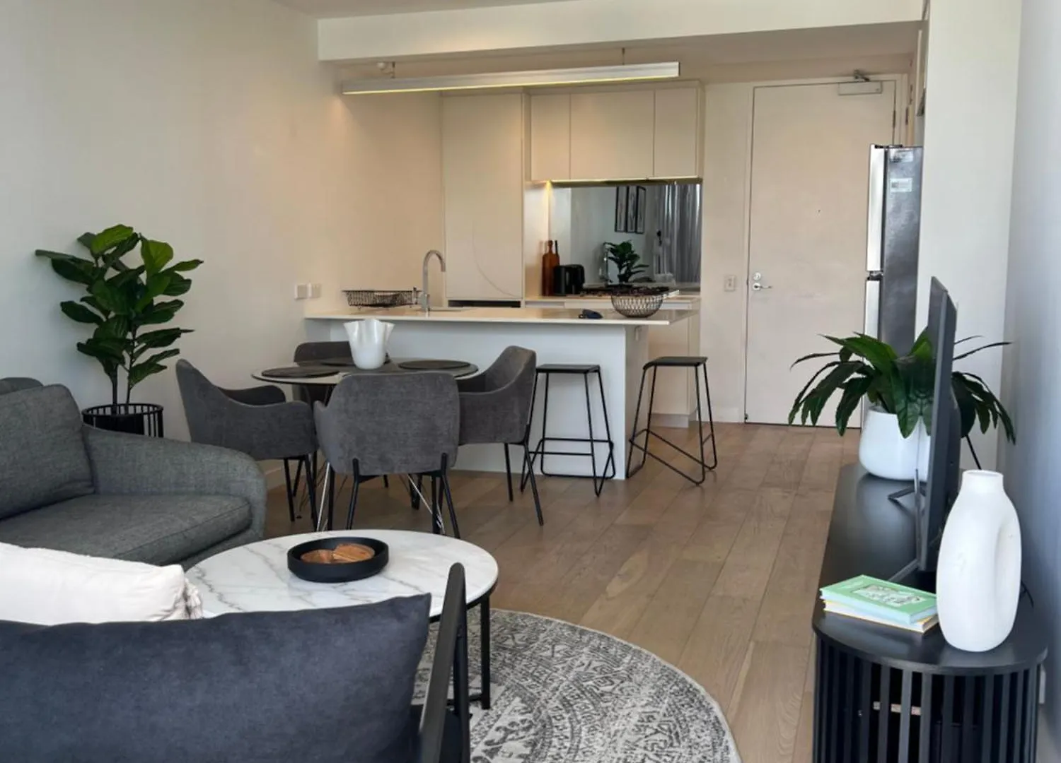 Spacious 2Bed 2Bath Apartment With City Views Brisbane Australia