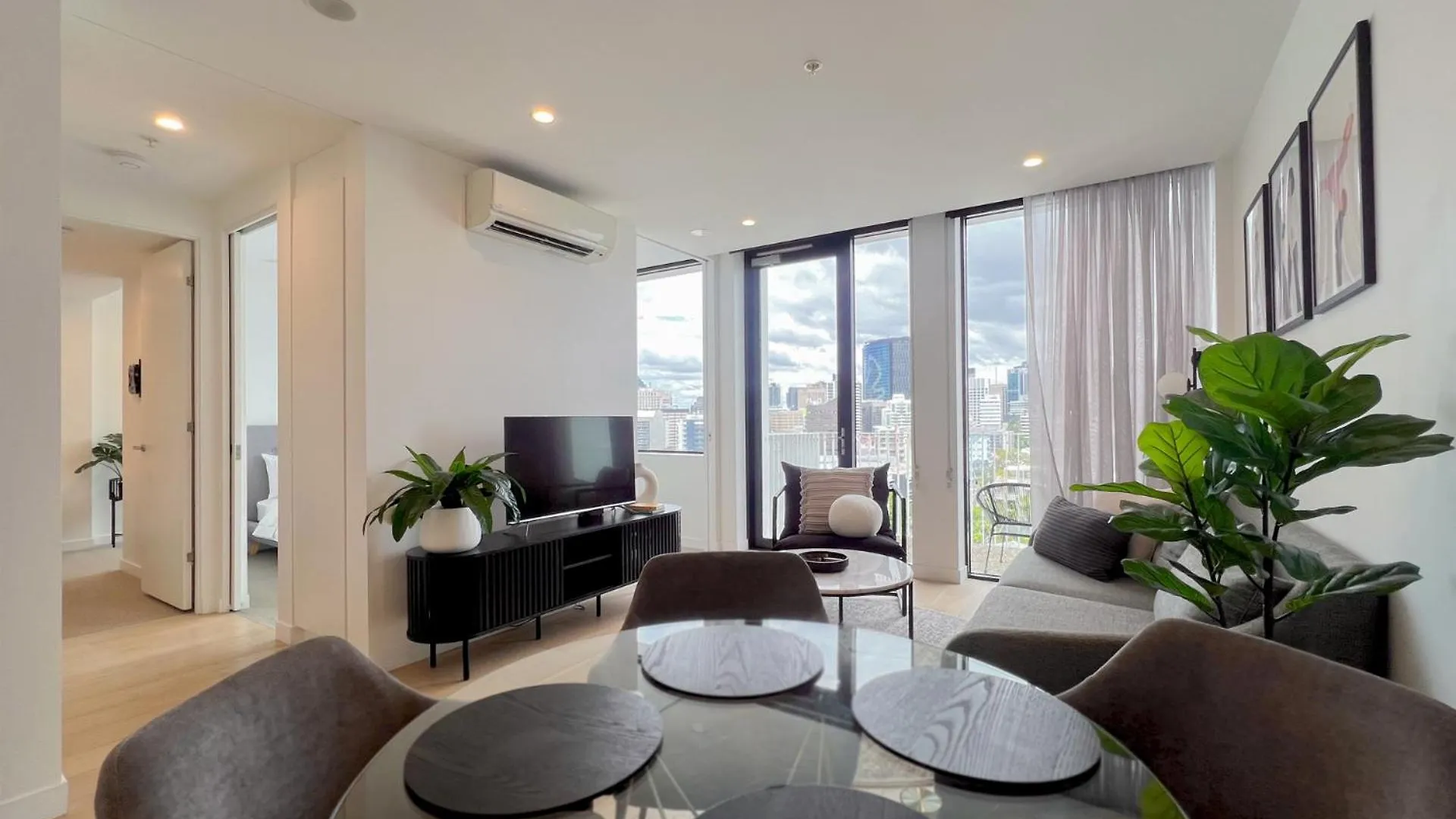 Spacious 2Bed 2Bath Apartment With City Views بريزبين